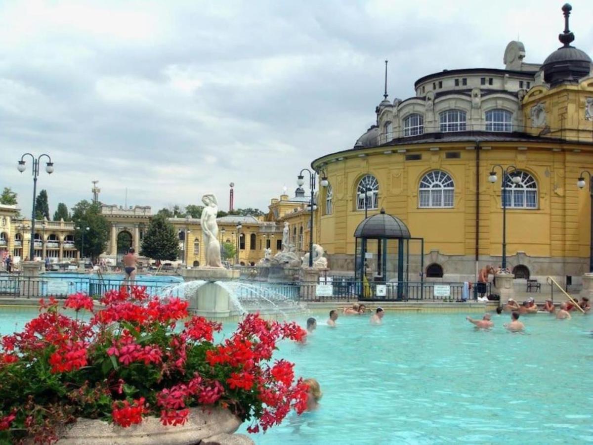 Trendy & Cozy Apartment At Heroes' Square Budapest Esterno foto